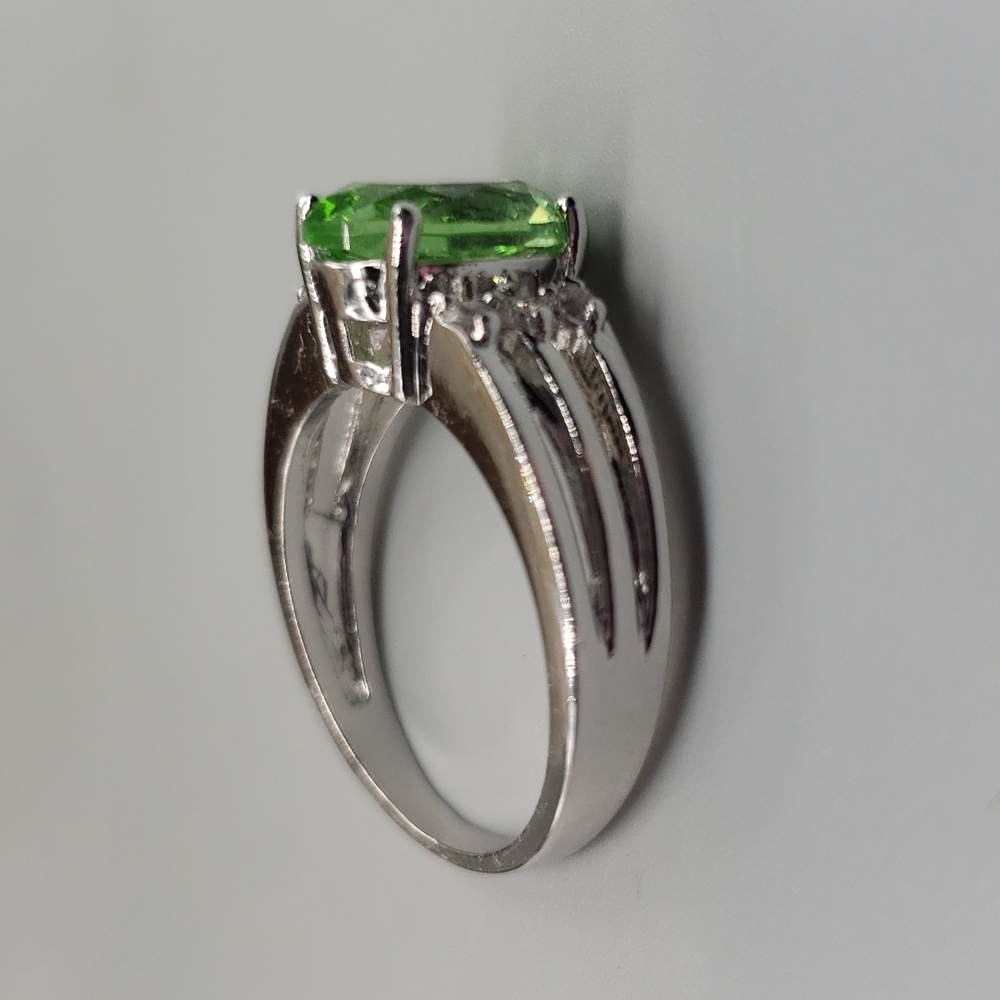 Peridot Ring - Picture 4 of 6